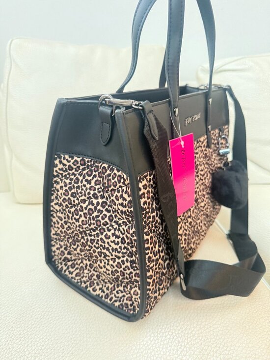 BETSEY JOHNSON XOBECA TOTE CROSSBODY BAG LEOPARD BLACK W FAUX FUR HEART CHARM - Picture 3 of 6